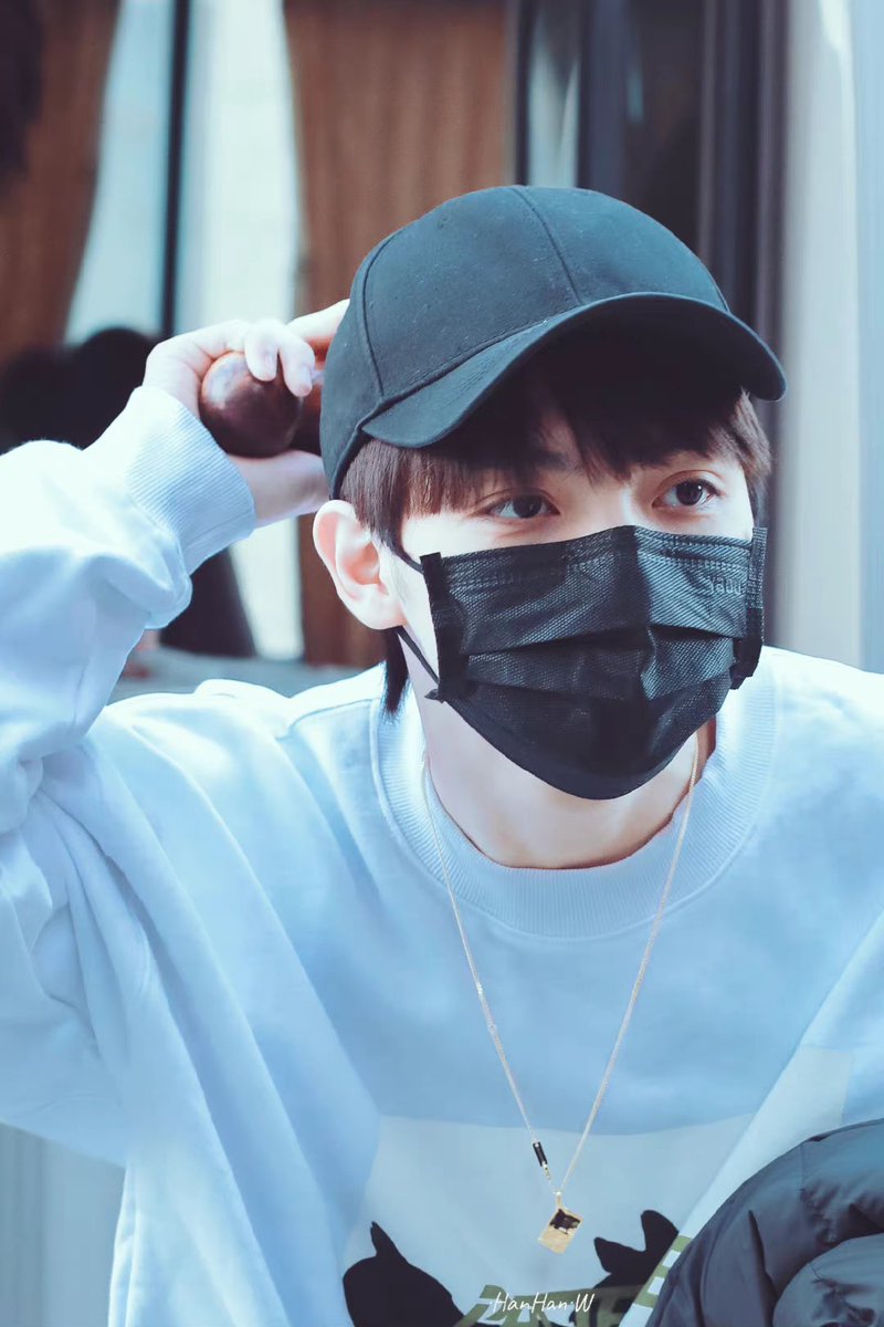 pls i miss yizhou and his exercise balls

©️•HanHan•W