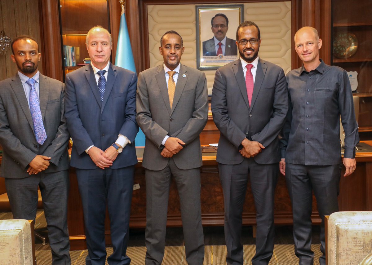 PM <a href="/MohamedHRoble/">Mohamed Hussein Roble</a> today received <a href="/UNFPA/">UNFPA</a> Delegation led by  Arab states Regional Director <a href="/ShabanehLuay/">Dr. Luay Shabaneh</a>  to discuss #Somalia's plans &amp; commitment to conducting national population &amp; housing census,asking <a href="/NBS_Somalia/">Somalia National Bureau of Statistics</a> to expedite the attainment of this exercise of great importance.