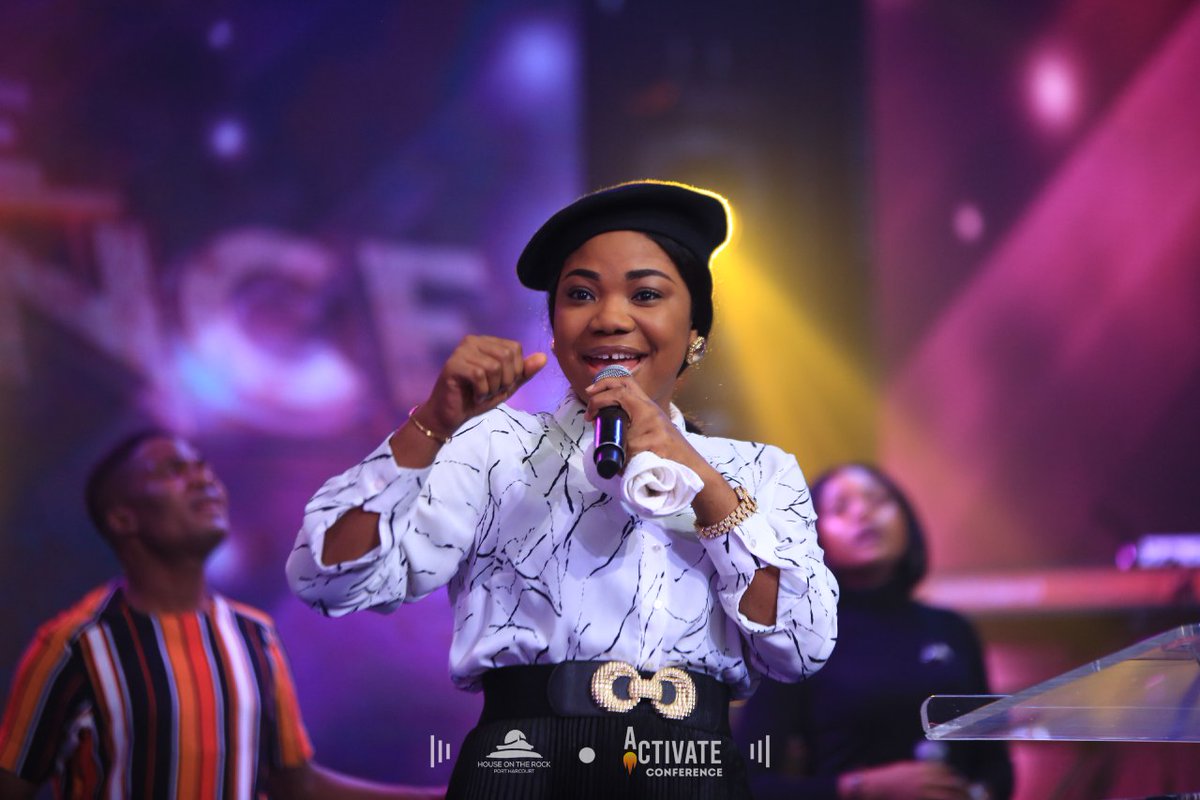 HOTRphc's tweet photo. Rivers-born, God's daughter, heaven's citizen Mercy Chinwo was not short of a blessing to us at the Sunday service today!
We were blessed, the glort of the Lord filled the atmosphere.
God is a good God!
#ActivateConference
#HOTRPhc
#InTheDaysOfHisPower https://t.co/WDV0gLI2kL