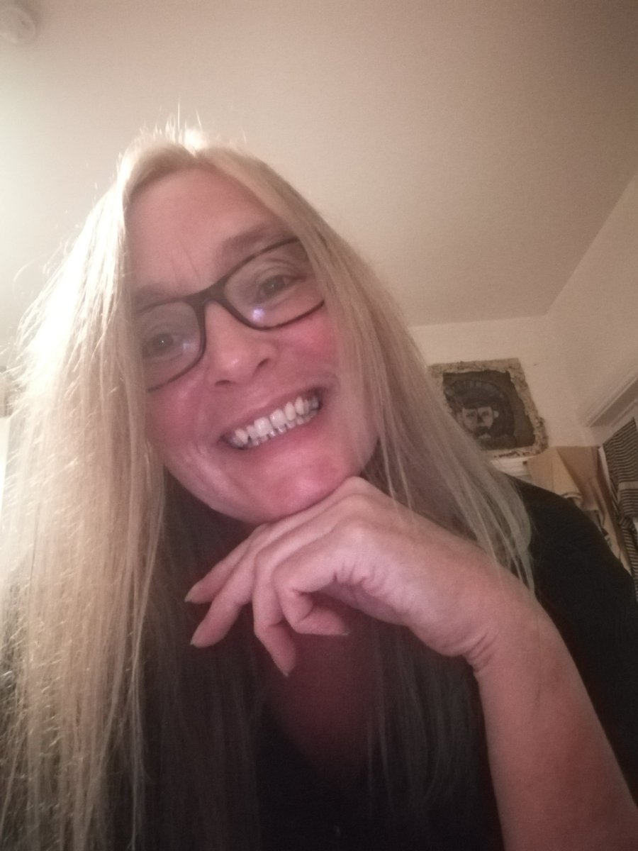 urmumsausername's tweet photo. New hair, who dis? https://t.co/6vEZruaq7E