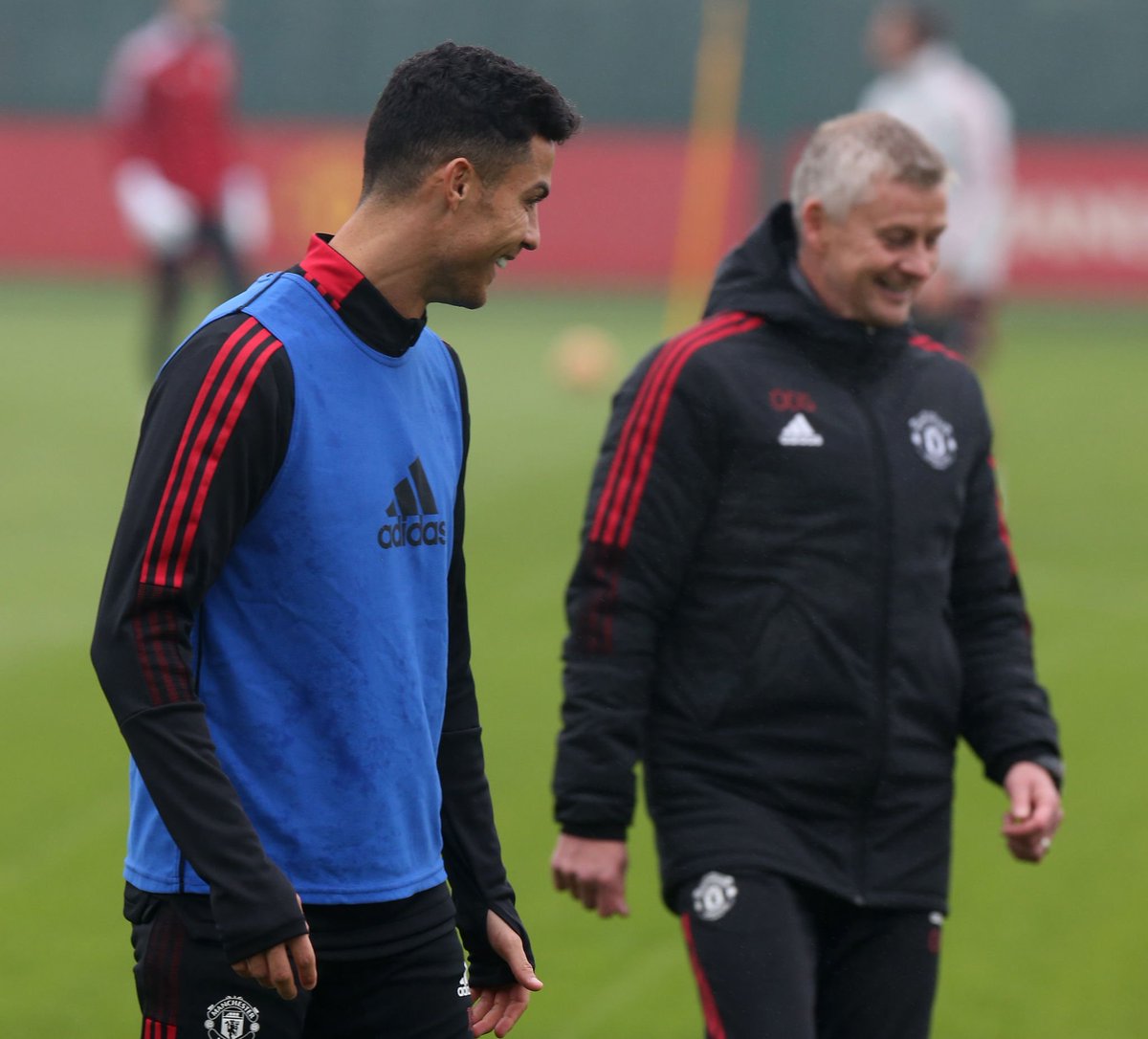 MUnitedFR's tweet photo. Cristiano Ronaldo a rapidement conclu que United ne connaitrait pas le succès tant que Solskjaer serait le manager, mais implorait ses coéquipiers de rester professionnels et de respecter Solskjaer. [@samuelluckhurst] #MUFC https://t.co/dxYw5qBWGj