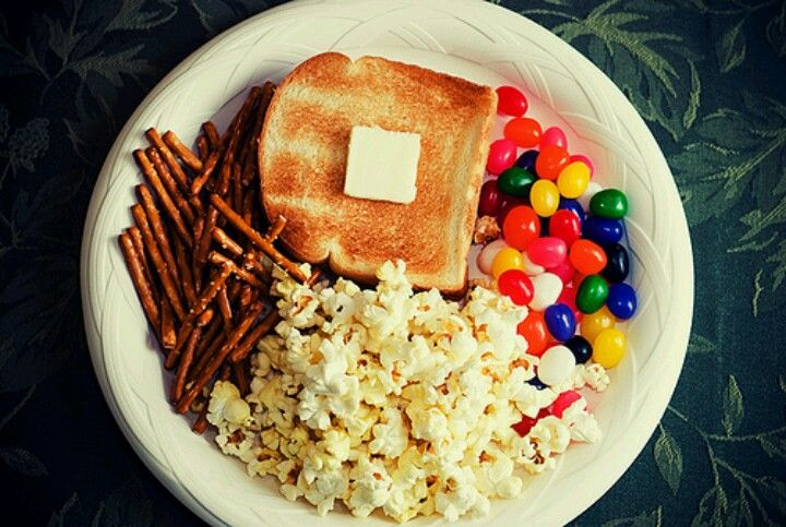 hometheater_z's tweet photo. @RexChapman To this day - toast, jelly beans, pretzels &amp; popcorn are just as iconic of Thanksgiving foods to me as turkey, stuffing, mashed potatoes and cranberry sauce. #Peanuts #CharlieBrown #Snoopy #Thangsgiving https://t.co/aNBqm7dFnt