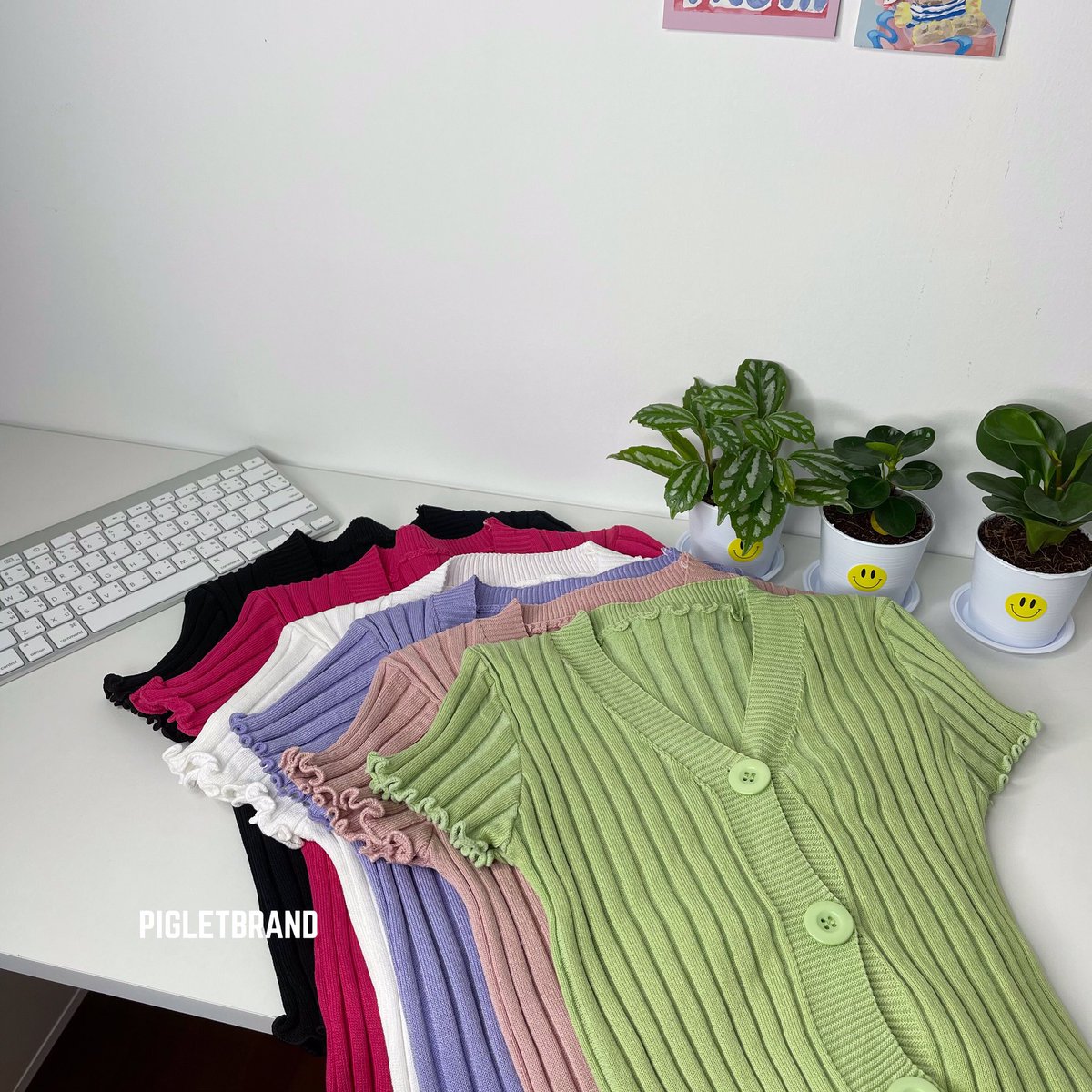 pigletbrand's tweet photo. เสื้อครอปแขนสั้นกระดุมไหมพรม 🦋🌱
#pigletbrand009
♡ 𝐂𝐨𝐥𝐨𝐫 : ชมพูบานเย็น ชมพูอ่อน เขียว ม่วง ดำ ขาว
♡ ราคา : 𝟏𝟗𝟎 𝐁𝐚𝐡𝐭
𝐋𝐢𝐧𝐞 : @𝐥𝐡𝐨𝟑𝟕𝟐𝟕𝐨 (มี @ ด้วยนะ)

#ครอปกระดุ�� #ครอปไหมพรม #กางเกงน่ารัก #กางเกงบาร์บี้ #ครอปไหมพรมแขนสั้น #เสื้อผ้าสายฝอ #เสื้อครอปน่ารัก https://t.co/3vPGQlNdwn