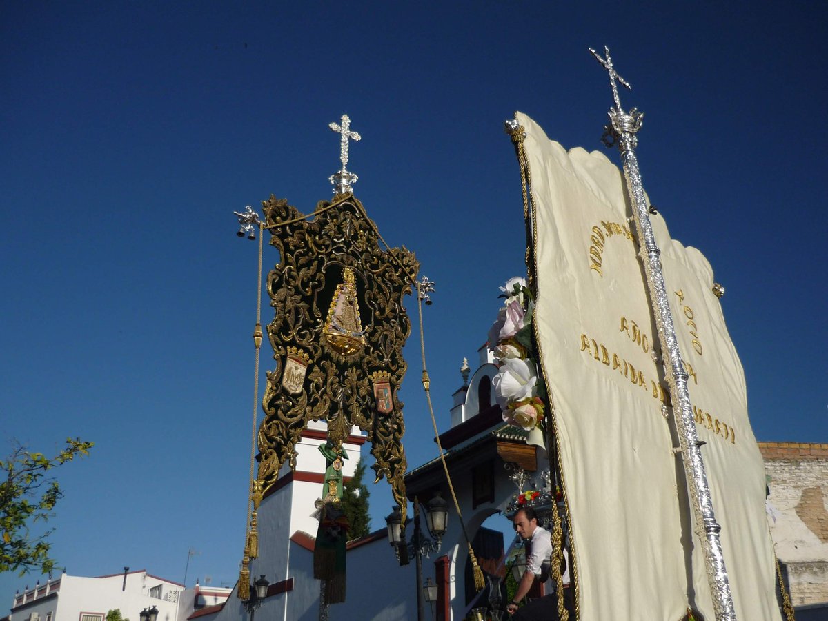 HRocioAlbaida's tweet photo. Damos la enhorabuena a nuestro hermano D. Francisco Luis García Terol por su elección como Presidente de nuestra querida Madrina @RocioEspartinas, y a toda su Junta de Gobierno. Que la Santísima Virgen del Rocío los ilumine en esta nueva andadura que comienzan. https://t.co/XWT03NuwSx