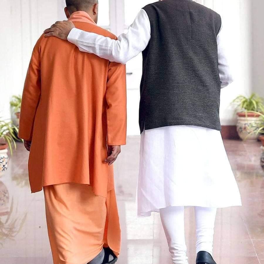 devendra101996's tweet image. हम निकल पड़े हैं प्रण करके
अपना तन-मन अर्पण करके
जिद है एक सूर्य उगाना है
अम्बर से ऊँचा जाना है
एक भारत नया बनाना है