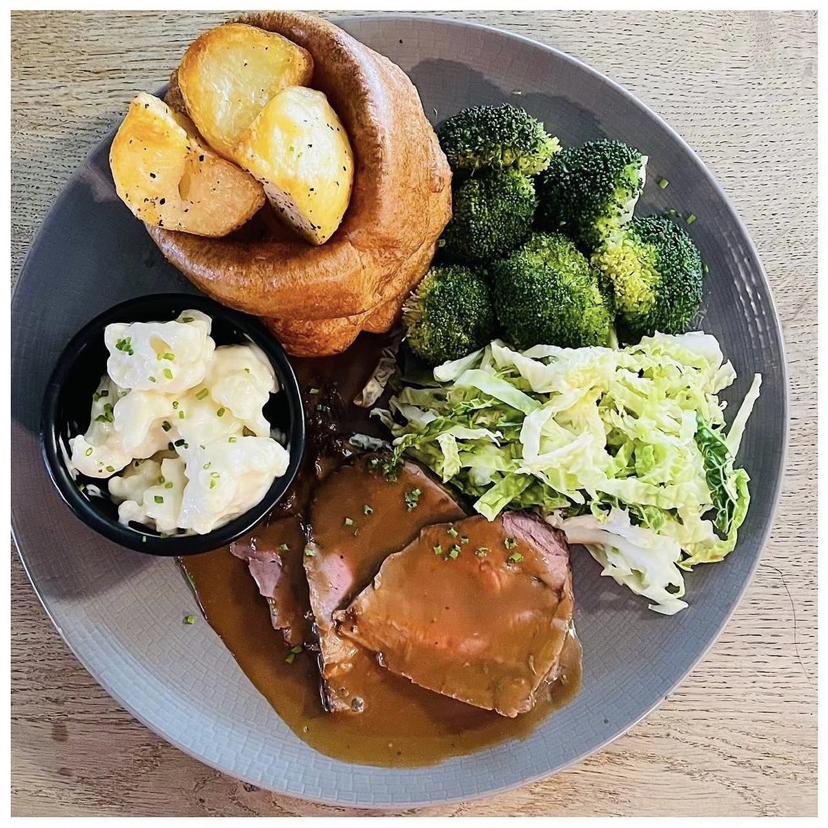 Oh my 😍🤤

Get your Sunday roost roast fix right now.. slots are open via the link in our bio🔥

#deliveryservice #deliveroost #pizzarestaurant #takeaway #eatin #heatonmoor #stockport #stockporteats #theheatons #sundayroast #roastbeef #roastchicken #sundaylunch #roostroast