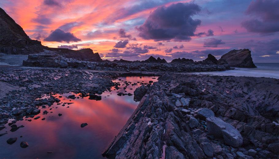 Hartland Peninsula sits along the North Devon and sits within an Area of Outstanding Natural Beauty. It is full of stunning landscapes and perfect for those who love to be outdoors. bit.ly/3issBMc