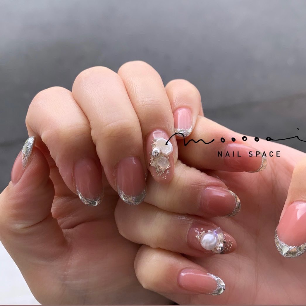 恵庭市ネイルmoooooi Nail Space Moooooi 美容室内ネイルサロン Design𓂃 ガラスフレンチネイル キラッキラでした ポイントに入れたパールアートも大人気です ご来店ありがとうございます𖤣𖥧 恵庭市ネイルサロン 恵庭 市ネイル ニュアンス