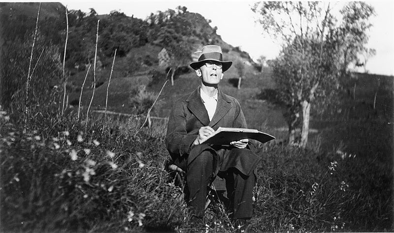 InternoPoesia's tweet photo. Ogni fiore vuol diventare frutto,
ogni mattino sera,
di eterno sulla terra non vi è
che il mutamento, che il transitorio.
Anche l’estate più bella vuole
sentire l’autunno e la sfioritura.

Hermann Hesse ❤ https://t.co/N26TrXLEfc