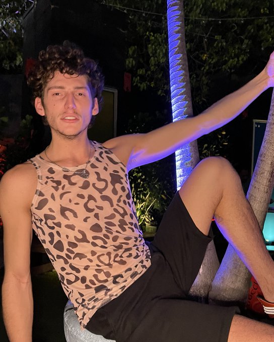 1 pic. Say cheese ? ? or I guess in this case say cheetah ?? @jj_malibu 
#tanktop #gaytop #cheetah #gay