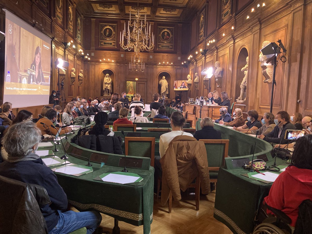 Après 2 jours de débats des Rencontres Capitales à l’Institut de France , 22 débats avec 100 intervenant et près de 8 000 participants en images :  lnkd.in/gfbbT4G  s’ouvre une troisième journée qui vous attend  <a href="/RencontresCap/">Rencontres Capitales</a>  <a href="/InstitutFrance/">Institut de France</a> <a href="/LaTribune/">La Tribune</a> <a href="/Ey/">EY</a> @SanofiEspoir