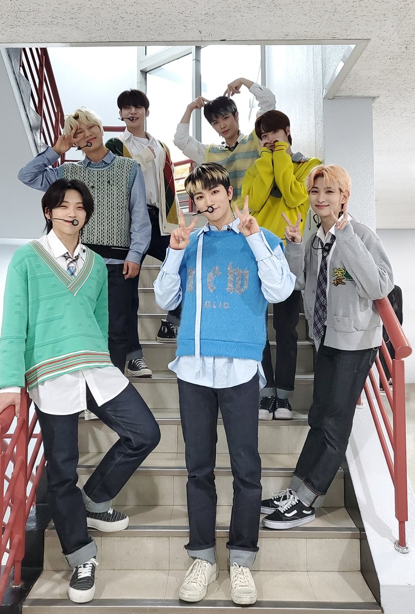 WUZO_BLITZERS's tweet photo. [📷][#BLITZERS]
[#BLISHOT]
#블리처스 와 마지막 방송까지 함께해 준 블리에게 고마운 마음을 담아..❤ 고맙고 사랑해요 블리
With gratitude to BLEE for being with BLITZERS until the last broadcast...❤ Thank you and I love you. BLEE.
​
#내적댄스 #Hop_in https://t.co/4S0qLPbaMh