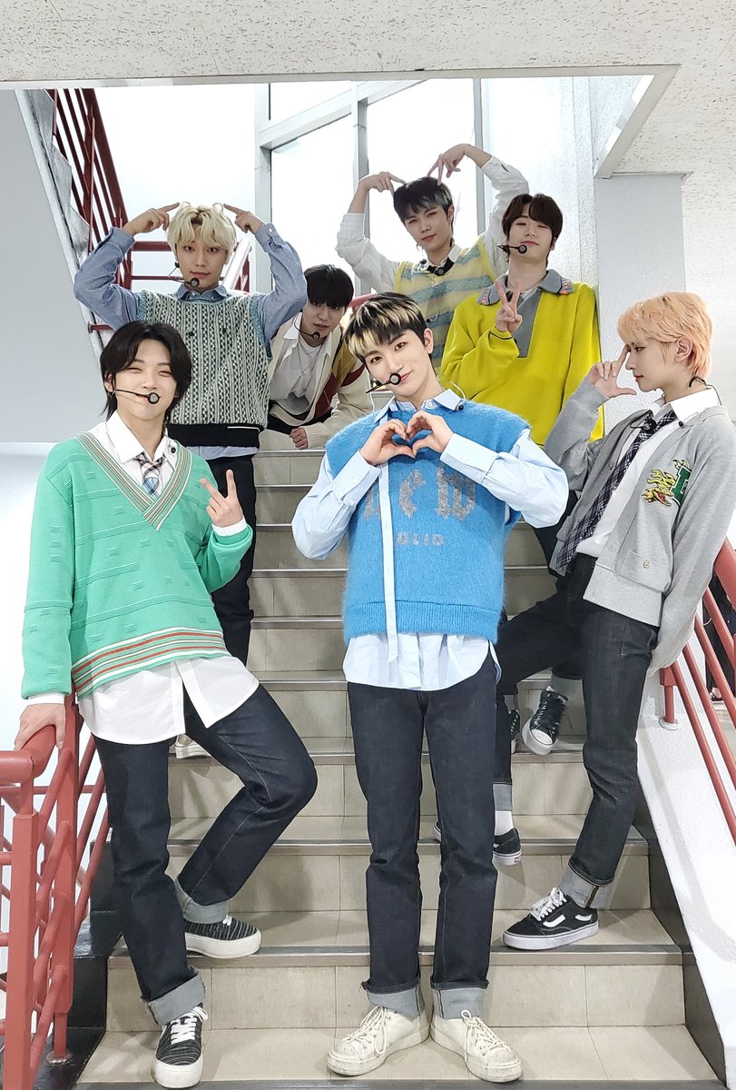 WUZO_BLITZERS's tweet photo. [📷][#BLITZERS]
[#BLISHOT]
#블리처스 와 마지막 방송까지 함께해 준 블리에게 고마운 마음을 담아..❤ 고맙고 사랑해요 블리
With gratitude to BLEE for being with BLITZERS until the last broadcast...❤ Thank you and I love you. BLEE.
​
#내적댄스 #Hop_in https://t.co/4S0qLPbaMh