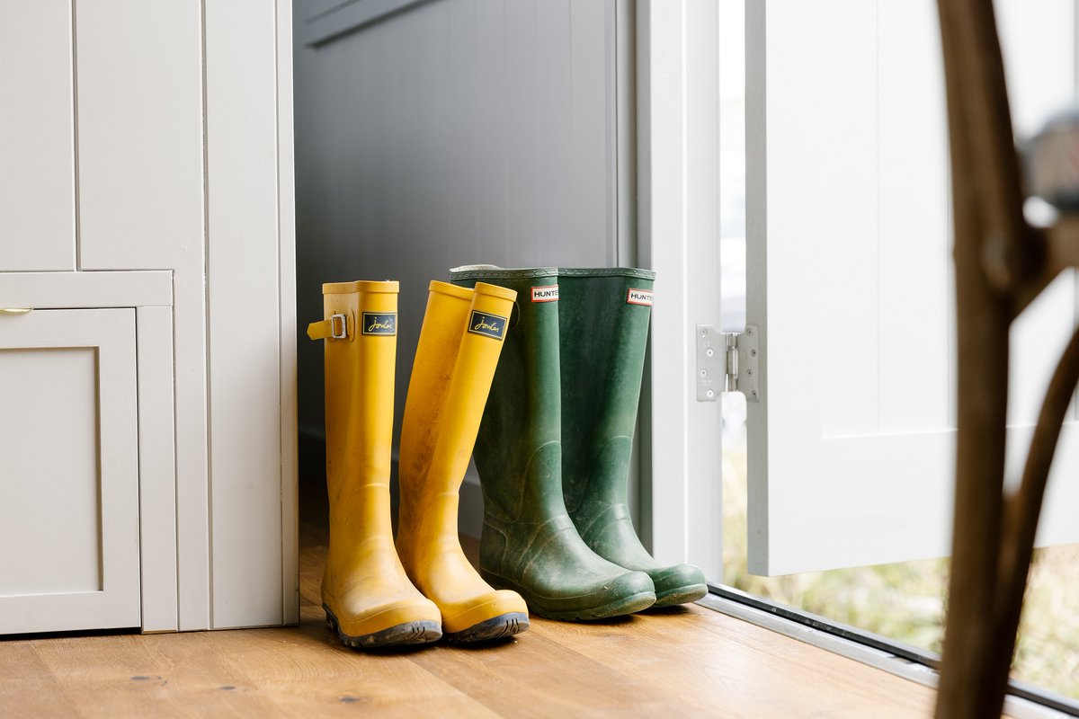 RickSteinRest's tweet photo. Introducing a NEW Cosy Cornish Weekender break at our Shepherd's Huts near Padstow 😍  You can look forward to cosy suppers at St Petroc's Bistro and our pub with open fires, The Cornish Arms, and leisurely breakfasts each morning too. Find out more here: https://t.co/SLzGkRp9VW https://t.co/n17umqlxNq