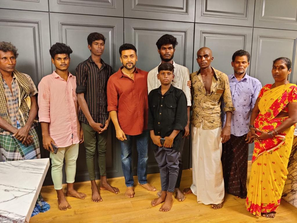 Suriyaism__Offl's tweet photo. @Suriya_offl with Parvathy Amma Family ❤️

#JaiBhim #PeoplesLoveSuriya #EtharkkumThunidhavan https://t.co/huqy5MGHxc