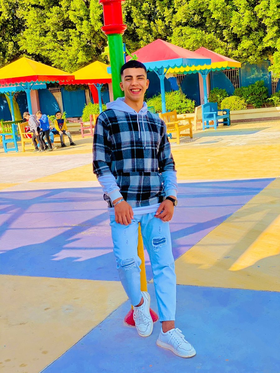 *اضحگ ف و9ش الي باعگ🍃👊 وعرفه‍ وجو9ده وفراقه‍ و9احدـ😌👊♥*
