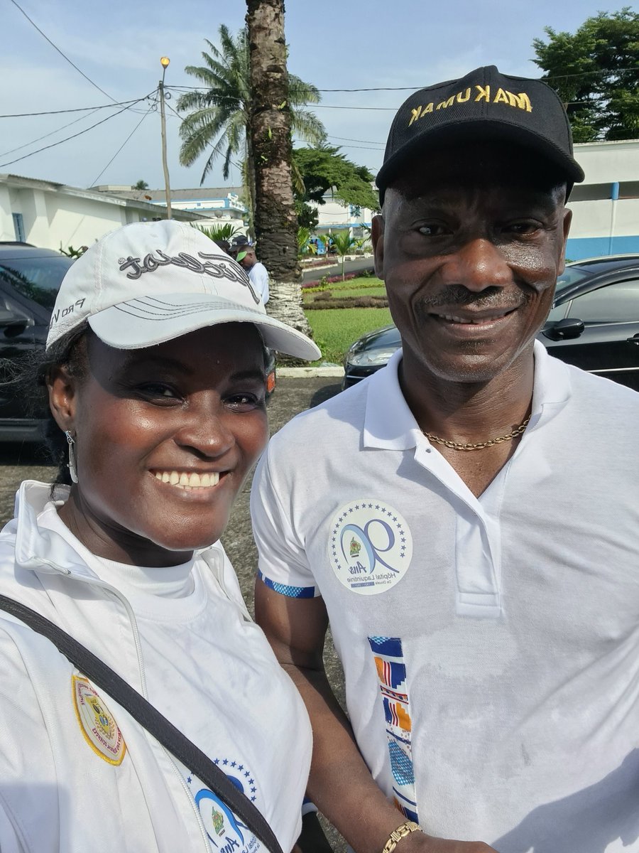 AnniePayep's tweet photo. Bon dimanche. J'étais de la marche des 90 ans de @LaquintinieCMR. J'ai cru que j'y arriverai jamais. 😭🙆🏿‍♀️. 90 minutes de marche à pied. 😭. Depuis le lycée je n'ai pas plus jamais fait ça
Je ne faisais que guetter les ambulanciers du #SAMU. Bref mettez le sport dans vos vies 😭 https://t.co/vGPm3s91m7