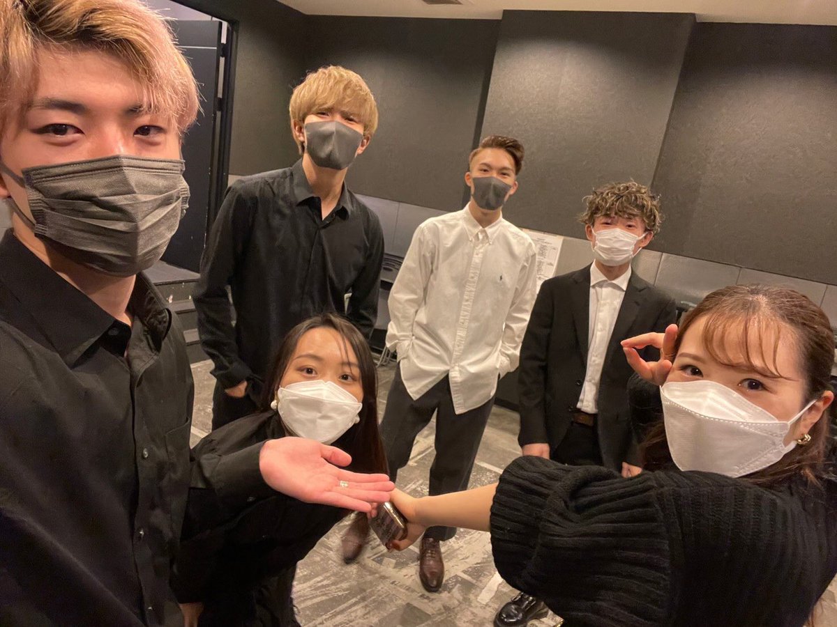 modern_juke's tweet photo. リハ終わりました！
18:30〜です！🔥🔥🔥
まだまだ配信チケット買えるので、ぜひ僕達の応援よろしくお願いします！！！！🔥🔥🔥 https://t.co/pkQF7BgBlU