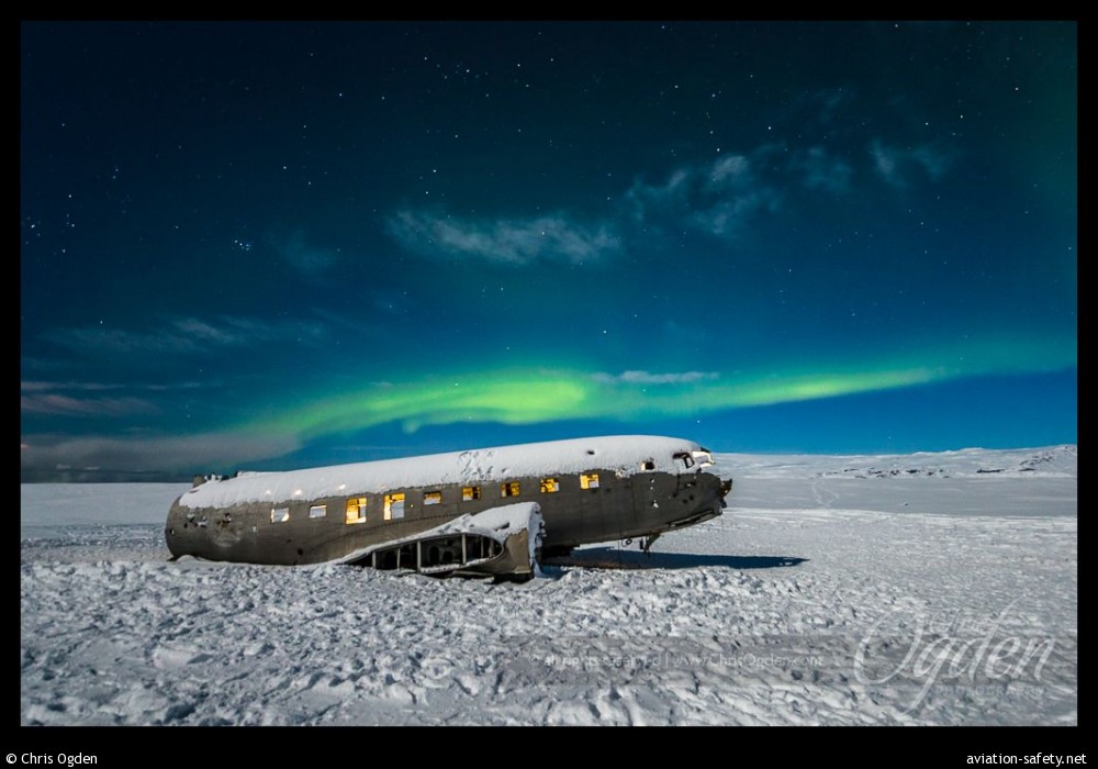 OnDisasters's tweet image. #OTD in 1973: a US Navy R4D [17171] crash lands in Sólheimasandur [Iceland] all 7 aboard survive. Aircraft was returning from a transport mission when it met severe icing. Plane could not maintain altitude, went down in an ice-covered river. Main fuselage remains in crash site.