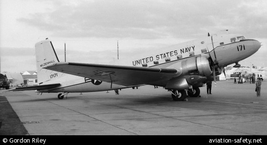 OnDisasters's tweet image. #OTD in 1973: a US Navy R4D [17171] crash lands in Sólheimasandur [Iceland] all 7 aboard survive. Aircraft was returning from a transport mission when it met severe icing. Plane could not maintain altitude, went down in an ice-covered river. Main fuselage remains in crash site.