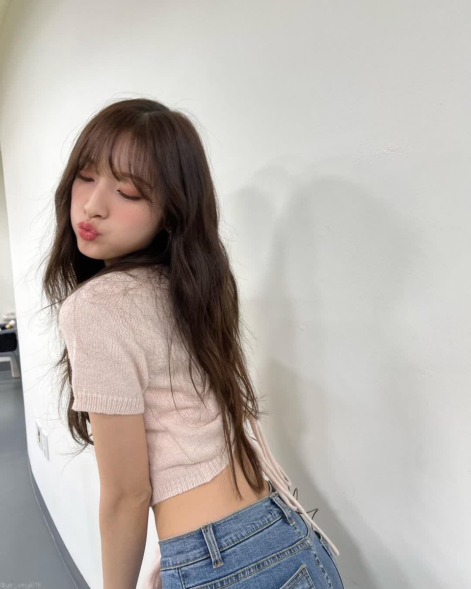 arinchoiv's tweet photo. ⠀ ⠀ ㅤ

aku selalu berterimakasih sekaligus senang jika kami selalu mendapatkan banyak perhatian serta pengertian dari kalian, my other half! aku selalu bersyukur atas itu~ 

⠀ https://t.co/GVgwsh35ge