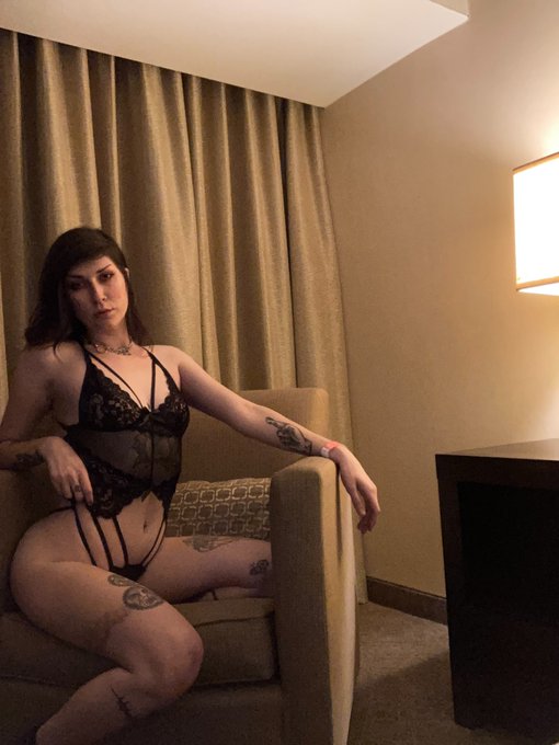 4 pic. Hotel me https://t.co/6ohhJyUvDV