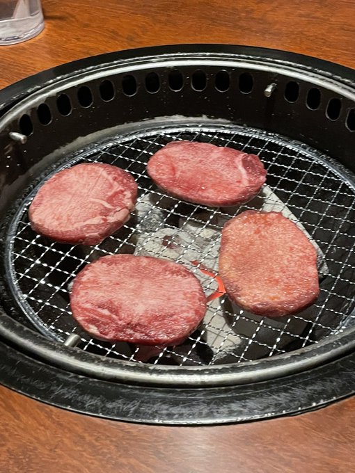 焼肉行ってます(Twitterって感じのツイート) 