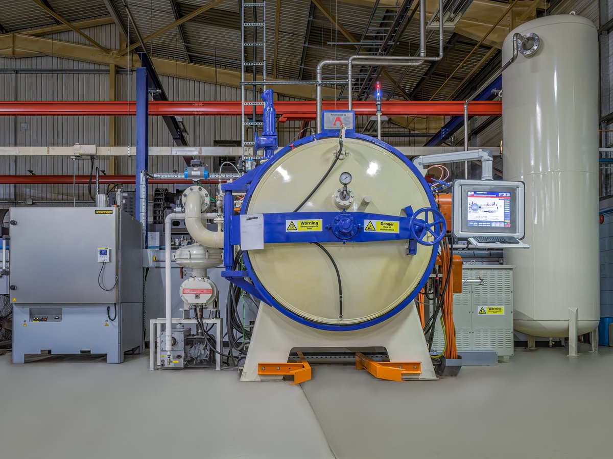 ExtrusionDies's tweet photo. In-House heat treatment project. After months of planning, a power upgrade, adding nitrogen and water cooling services our Vacuum  Furnace and Tempering Oven are fully operational.

#extrusiondies #heattreatment #aluminiumextrusion #extrusion #extrusionprofile #elitedie https://t.co/X8QexV2nZ4