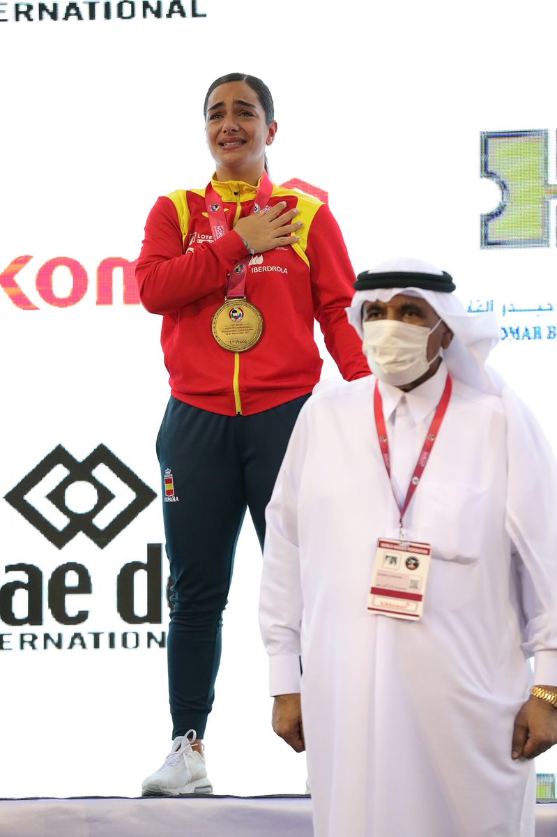 CAMPEONA DEL MUNDO 🌍 🥇

Sigo en una nube, la realidad superó el sueño. Gracias a todos por los mensajes de apoyo, jamás en la vida me imaginaría que os alegraríais tanto por mis éxitos, y eso es lo que me hace más feliz. Gracias de ❣️

📸: <a href="/karatephotobank/">karatephotobank</a>