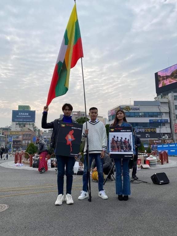 LeeDam_3's tweet photo. Burmese protesters in #Daejeon city, South Korea protested against the military dictatorship for the emergence of a federal democracy in #Myanmar.
#RejectMurderousJunta
#Nov21Coup   
#WhatsHappeningInMyanmar https://t.co/V9PPLhgsJ3