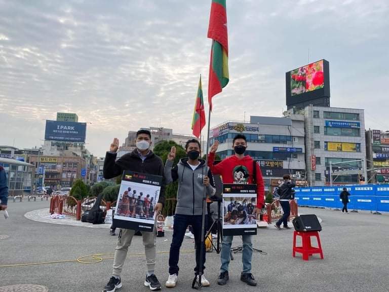 LeeDam_3's tweet photo. Burmese protesters in #Daejeon city, South Korea protested against the military dictatorship for the emergence of a federal democracy in #Myanmar.
#RejectMurderousJunta
#Nov21Coup   
#WhatsHappeningInMyanmar https://t.co/V9PPLhgsJ3