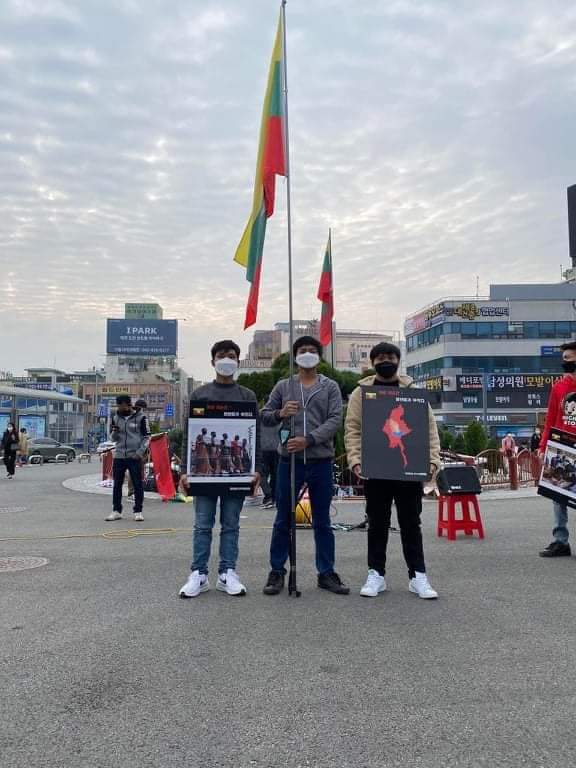 LeeDam_3's tweet photo. Burmese protesters in #Daejeon city, South Korea protested against the military dictatorship for the emergence of a federal democracy in #Myanmar.
#RejectMurderousJunta
#Nov21Coup   
#WhatsHappeningInMyanmar https://t.co/V9PPLhgsJ3