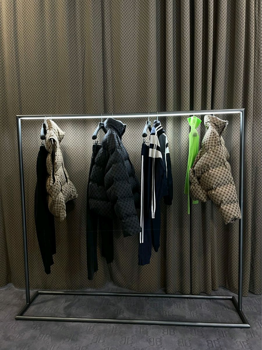 cppluxury's tweet photo. The Hacker Project by Balenciaga and Gucci opens at Dover Street Market in Paris
#TheHackerProject #Balenciaga #Guccj #GucciXBalenciaga #DoverStreetMarket #Paris #luxury #luxuryfashion #Fashion @gucci @BALENCIAGA https://t.co/lHIi0rq6Oa