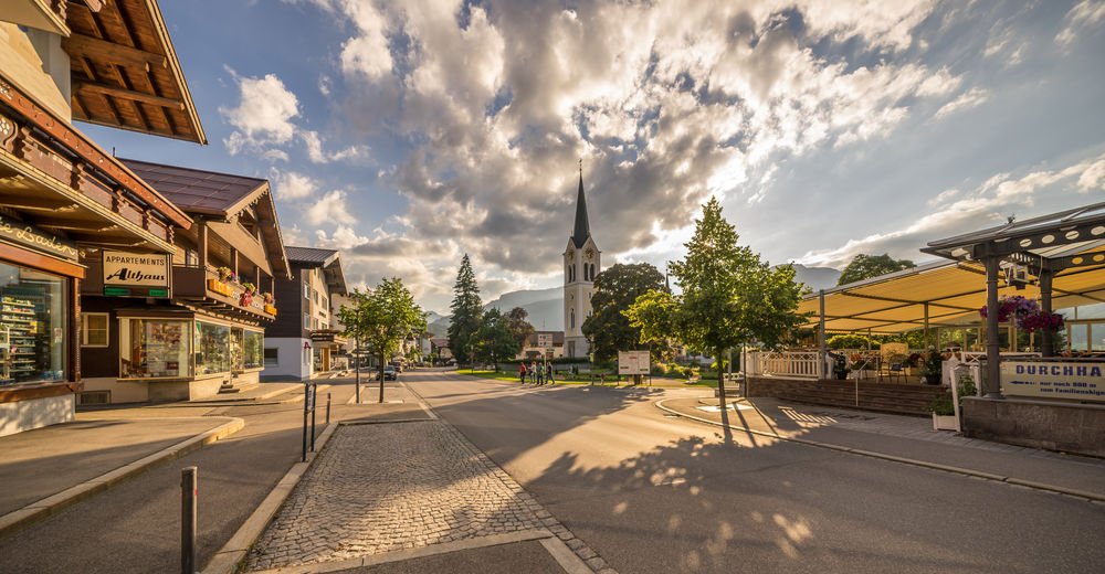 Guten Morgen. Passt auf euch auf und bleibt gesund.
Riezlern, Kleinwalzertal.