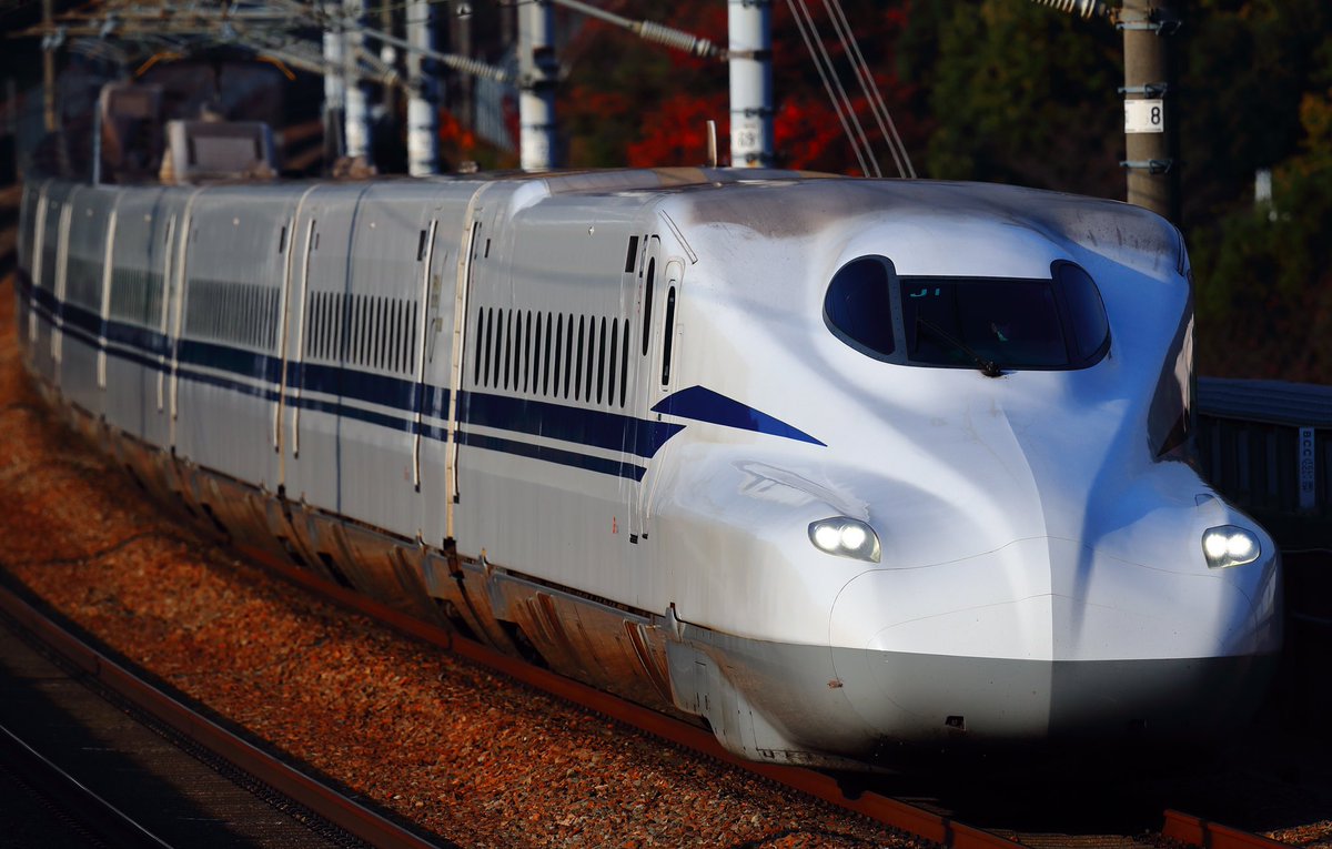dai7004's tweet photo. 秋の大津トンネル
素晴らしい光線の中
駆け抜けていく新幹線はかっこよすぎました https://t.co/LlPGytjk0f