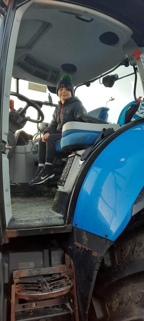 Gearoid Buckley ready for action after driving from #WestCork with his Grandfather Corney #SaveIrishFarming <a href="/IFAmedia/">Irish Farmers' Association</a> <a href="/johnbuckley86/">John Buckley</a>