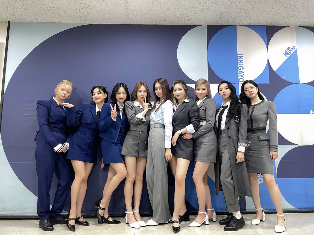 우리 이번에도 잊을 수 없는 추억들을 많이 만들었네요? 
💖원스 사랑해요😘💕
언제나 우리 원스가 최고다👍

We made so many unforgettable memories as always
💖ONCE We LOVE you😘💕
ONCE is always TWICE's NO.1👍
 
#TWICE #트와이스 #LoveAintAScience
#FormulaOfLove #SCIENTIST