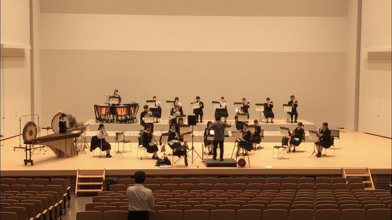 はまなんぶらす 浜松南高校吹奏楽部 公式 本日サーラホールにてホール練習をしてきました 今日は演奏会で演奏する 風姿花伝 秘すれば花 を山田先生に合奏レッスンして頂き 最後に保護者の皆さまに聞いて頂きました 今日の練習で得たことをこれからの