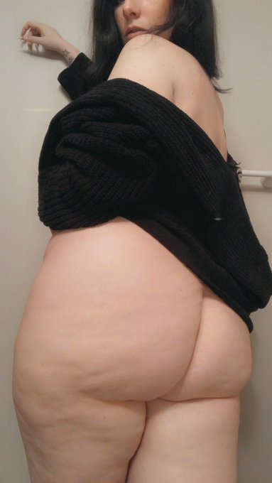 Baby it&rsquo;s cold outside ❄️ https://t.co/s71yUY7cZV