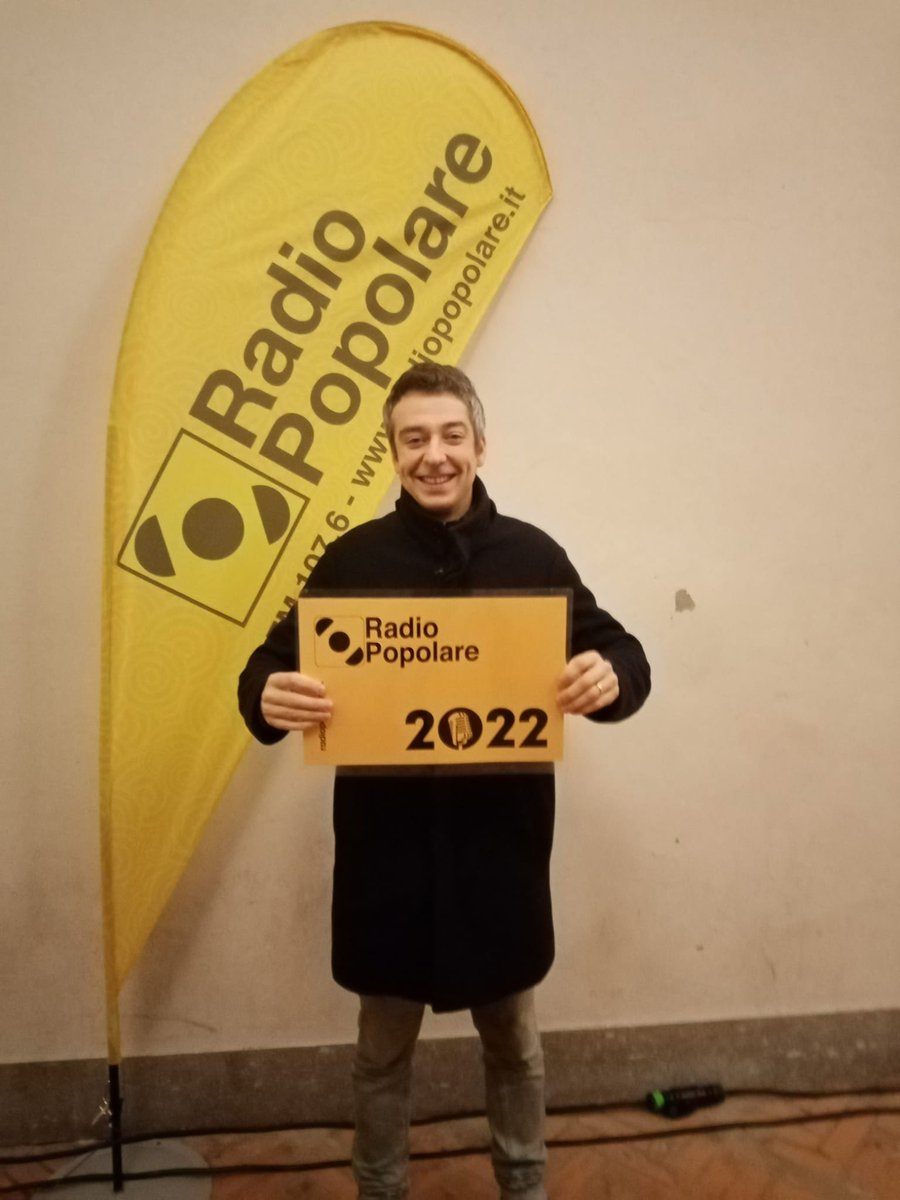 radiopopmilano's tweet photo. Claudio Bartolini con la tessera 2022 di Radio Pop a #BookCityMilano #abboforfuture https://t.co/fT1KcNsI0j