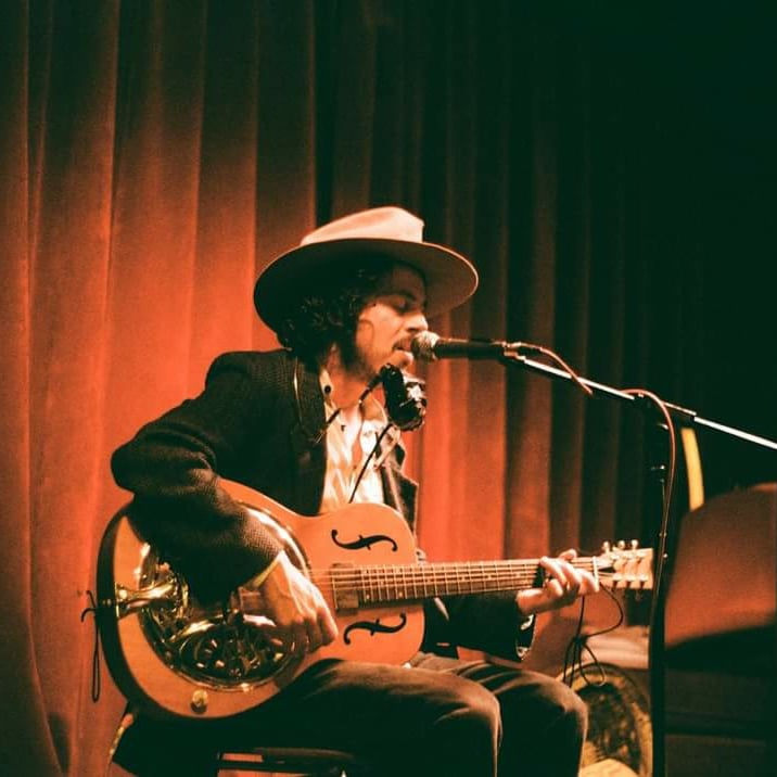 CaryfordHall's tweet image. Joe Strouzer
Saturday 29 January 2022
Doors 18:45 /Performance 19:30
Blues guitarist and harmonica player, Joe Strouzer supported by Dani Sharp, a local singer/songwriter. Advance tickets £10 / £12 on door
wegottickets.com/event/530742