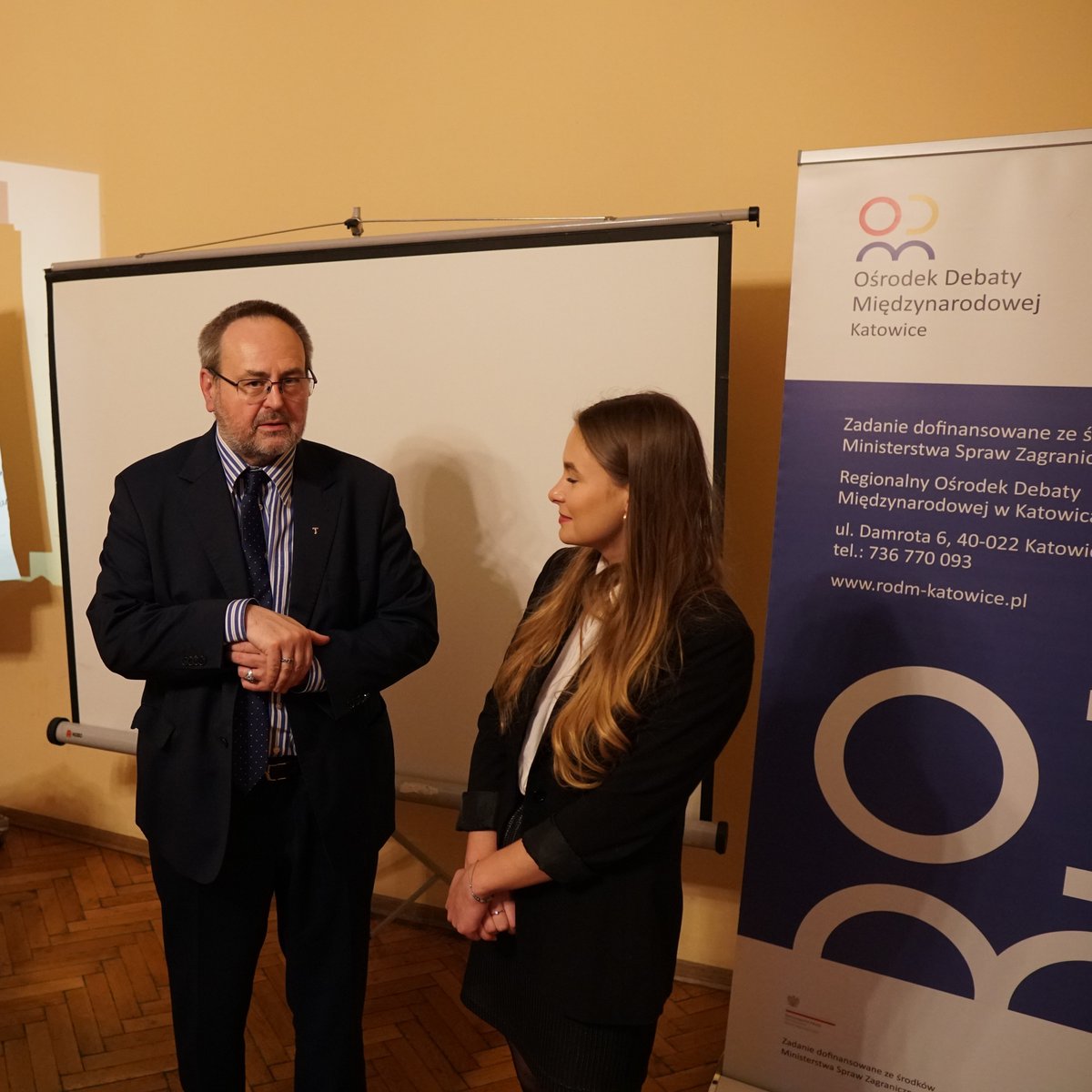 RODMKatowice's tweet photo. #AkademiaLiderówDyplomacji 🕊️
Dziękujemy za spotkanie! 💪
📣 Wczoraj dyrektor Departamentu Współpracy z Polonią - Sławomir Kowalski podzielił się z nami swoją wiedzą dotyczącą pracy na rzecz Polski 🇵🇱🇵🇱🇵🇱
Takie rozmowy to bezcenne doświadczenia dla uczestników Akademii 👩🎓👨🎓 https://t.co/c7zh5aKDP9
