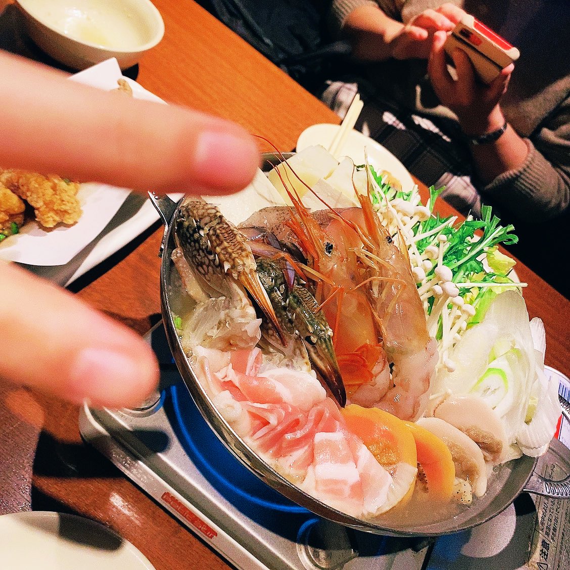littlecandy_y_l's tweet photo. どーーーこだ!
というわけで本日ちびあめちゃん撮影日でした◎ギリギリ雨降られなくてよかったです(*´◒`*)
アフターはいくらと鍋です最高◎
ちなみにゆいさんは今速報写真を一生懸命編集中です!今日も楽しかった٩( 'ω' )و (りでる)
#LittleCandy #ちびあめ
※撮影時のみマスクを外しております。 https://t.co/T9qSfRBbX3