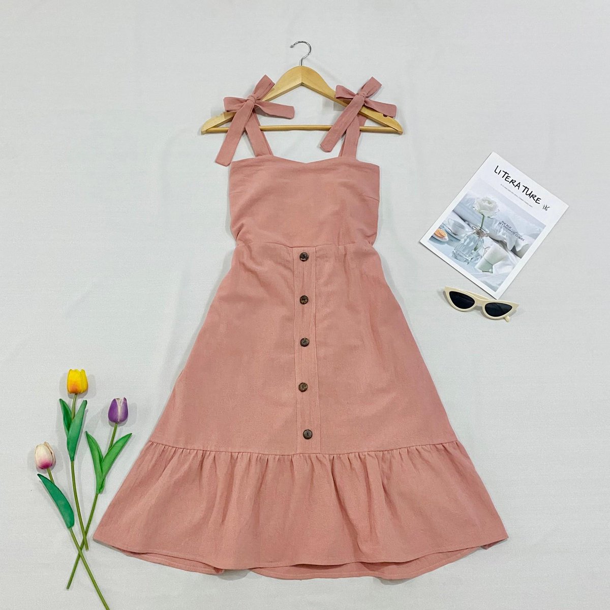 Barny_Shop's tweet photo. [พร้อมส่ง] เดรสสายเดี่ยวผูกสายสีพื้น แต่งกระดุมหน้า
ขนาด : อก26-38/เอว25-35/สะโพก42/ยาว32(ไม่รวมสาย)
สี : กะปิ/ขาว/น้ำตาล
ผ้าฝ้าย สีขาวมีซับ

ราคา 290

#เดรส #เดรสแฟชั่น #มินิเดรส  #ชุดเดรส #เดรสสั้น #เดรสยาว #เดรสสายเดี่ยว https://t.co/nj1mjyzYZC