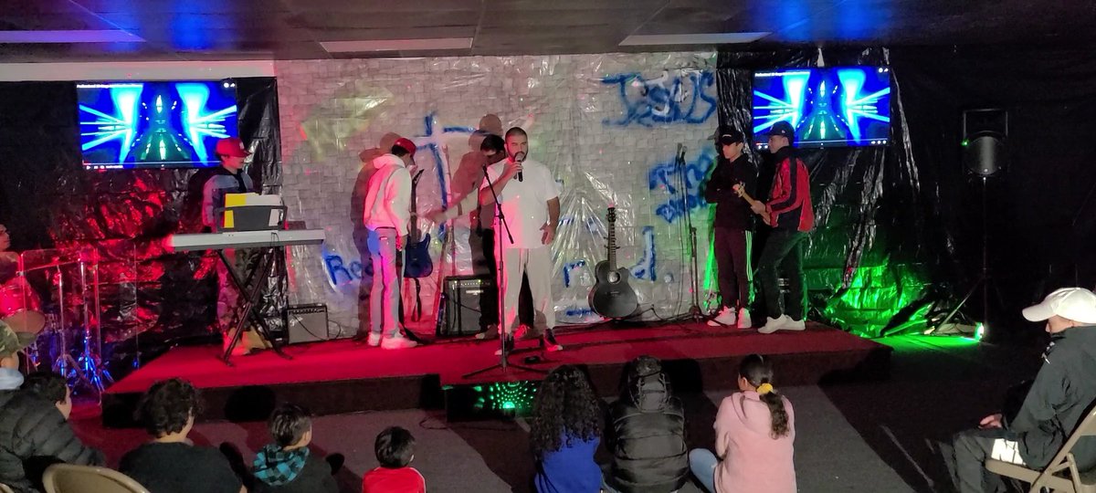 fmgonzalez92's tweet photo. Our first Music scene...Several visitors... two precious souls prayed for salvation. What a Glorious time in Jesus! https://t.co/j1Atwfbf7S