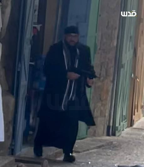ZionWarrior6's tweet photo. #BREAKING 
A few minutes before today's terror attack at the Temple Mount in Jerusalem, the terrorist took time out to have his picture taken.
This is what a palestinian "hero" looks like.... https://t.co/J20eZ9MPAJ