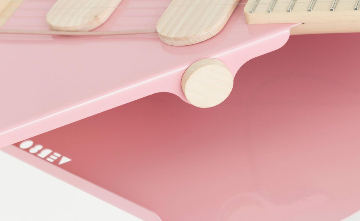 wallpapermag's tweet photo. Verso Musical Instruments has reimagined the electric guitar, with Cosmo: an utterly simplified, minimalist design, handcrafted with a body made of bent steel. #shredinstyle #guitar #guitarist #productdesign https://t.co/lLFI2mXl9i https://t.co/GSGmyuJwIZ