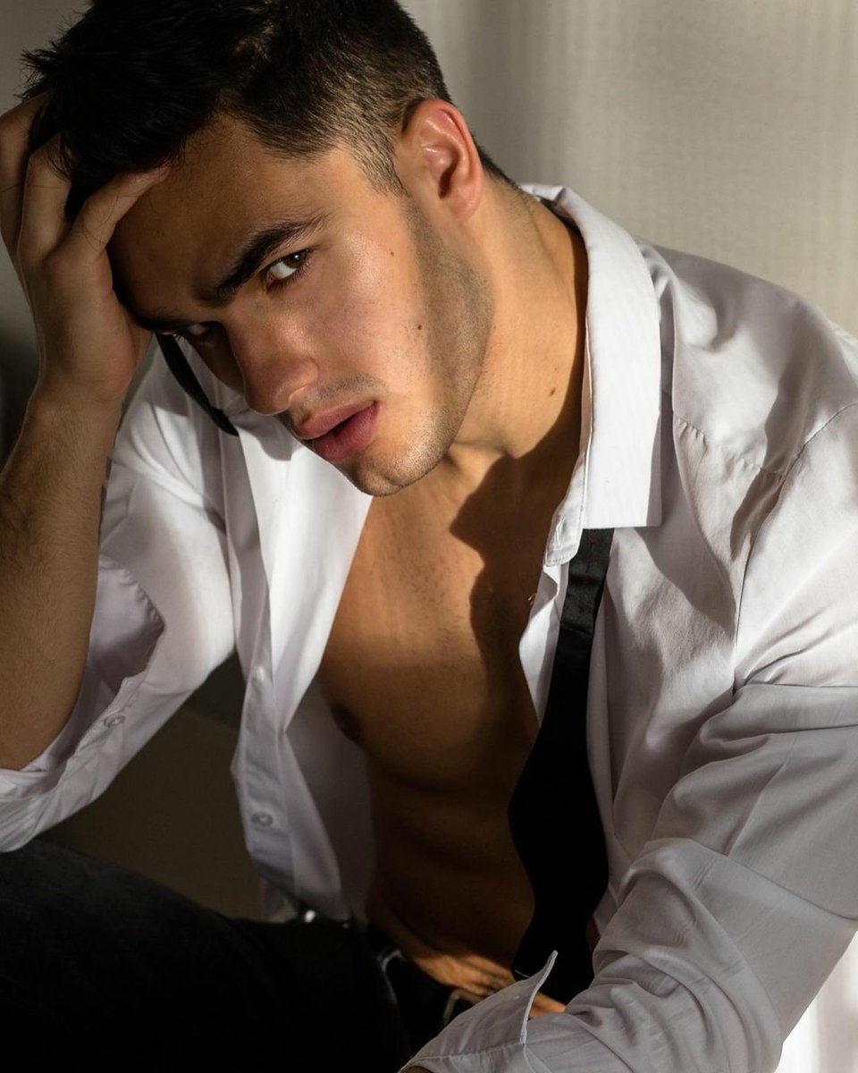 10:06 - Seductive Sunday

Take a closer look and tell me what you see