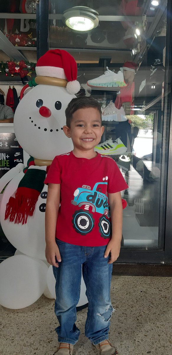La ansiedad me está matando. hemos tocado puertas pero nada ya Mateo cumplió 4años  y no he logrado un implante coclear, me siento tan triste e impotente no poder darle calidad de vida a mi niño. Tengo el corazón roto 💔
Estoy quebrada 😪😔🥺😢😥