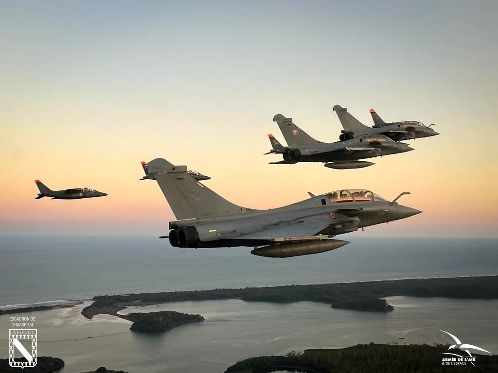 EscadronsChasse's tweet photo. La #CTAA de la #4EC s’est achevée par un dernier tour de #Corse en compagnie des camarades de l’#EE1_8, formidables pourvoyeurs d’opportunités.
L'#EC2_4 rentre avec 100% des pilotes qualifiés au tir canon air-air. La mission est donc accomplie !
#Rafale https://t.co/CtZAAhaGxO